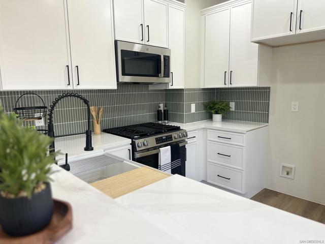 12665 Creekview Dr, San Diego CA: https://media.crmls.org/mediaz/57a01662-d5c0-42ae-b3d4-2d71f31d4a15.jpg