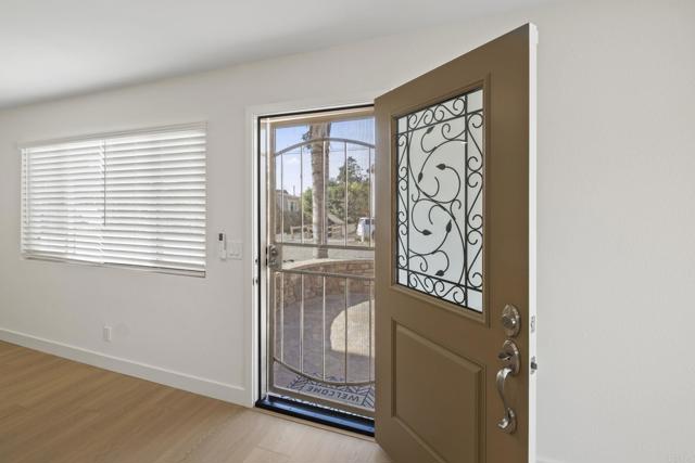 Image 4 of 75 For 1633 Mackinnon Avenue
