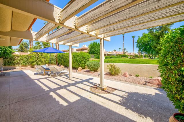 212 S Kavenish Drive, Rancho Mirage CA: https://media.crmls.org/mediaz/57a1992a-840f-4e9e-86f4-f7af390fb93a.jpg