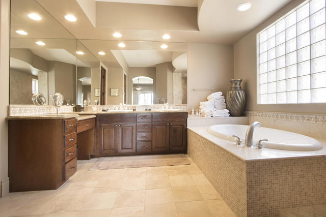 56588 S Palms Drive, La Quinta CA: https://media.crmls.org/mediaz/57a27ba8-d296-43d1-800b-51d741a0fa2f.jpg