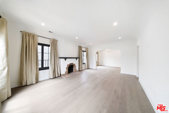 1005 Genesse, West Hollywood CA: https://media.crmls.org/mediaz/57a29a6a-40ec-4ae6-b0c1-8d525cf0a024.jpg