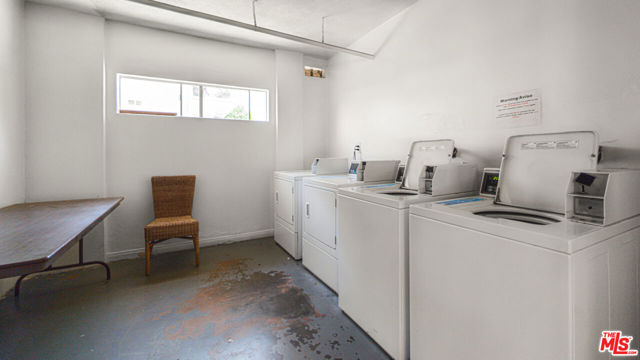 1101 Lincoln Boulevard, Santa Monica CA: https://media.crmls.org/mediaz/57a3152c-723f-48cb-b884-d173f339d8cd.jpg