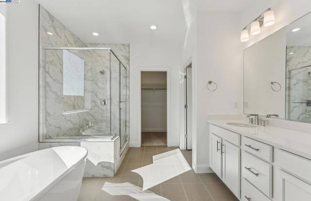 1062 Bradbury Dr, Discovery Bay CA: https://media.crmls.org/mediaz/57a37aa5-fa7d-47de-86be-f81ddf95700a.jpg
