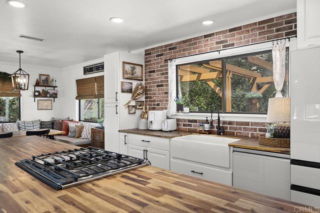 Image 22 of 64 For 8405 Foothill