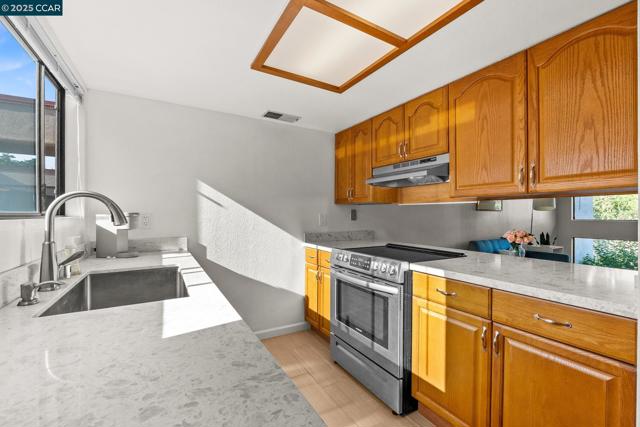 1600 Carmel Drive, Walnut Creek CA: https://media.crmls.org/mediaz/57a417c0-8678-4cb5-ae46-022fd53a251b.jpg