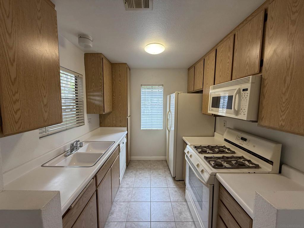 10369 Azuaga St - photo 8