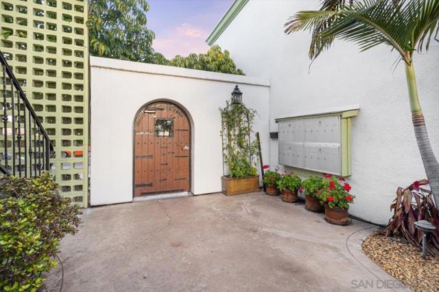 4425 50th Street, San Diego CA: https://media.crmls.org/mediaz/57a54c93-dfb3-4c2f-9281-6a38c8174764.jpg