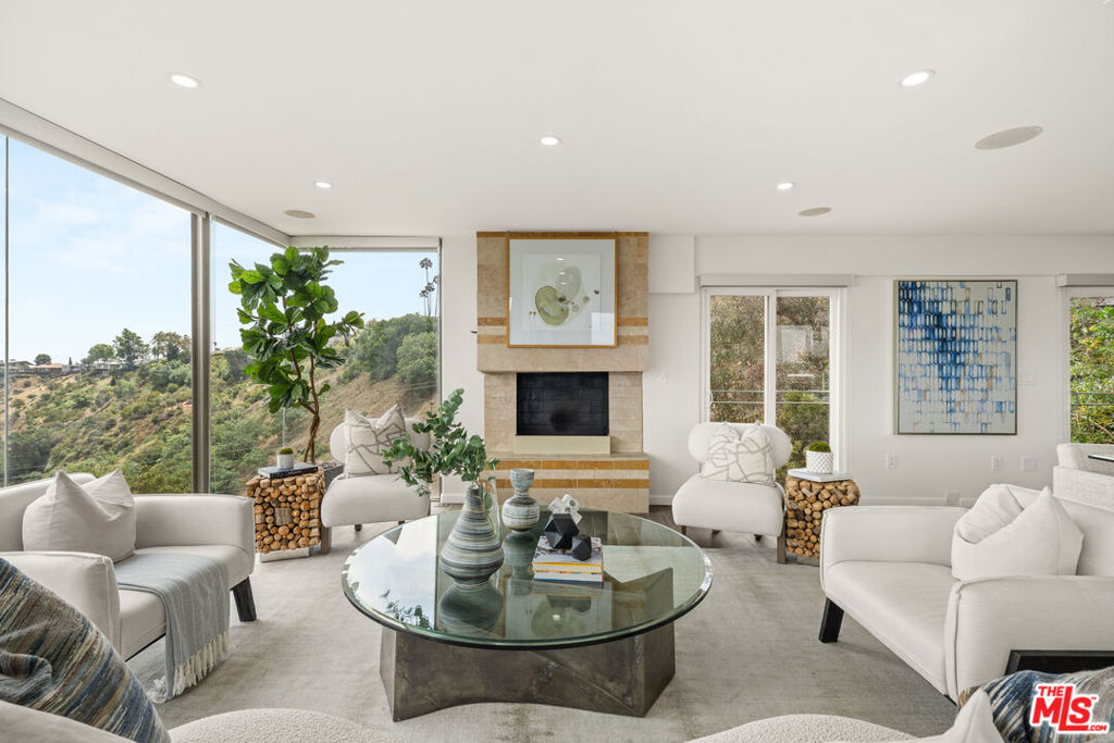 6960 Pacific View Drive