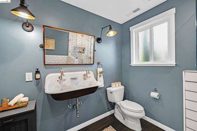 1424 Sunnyslope Ave, Belmont CA: https://media.crmls.org/mediaz/57a60114-10bd-4ab3-ad6e-d12898536080.jpg