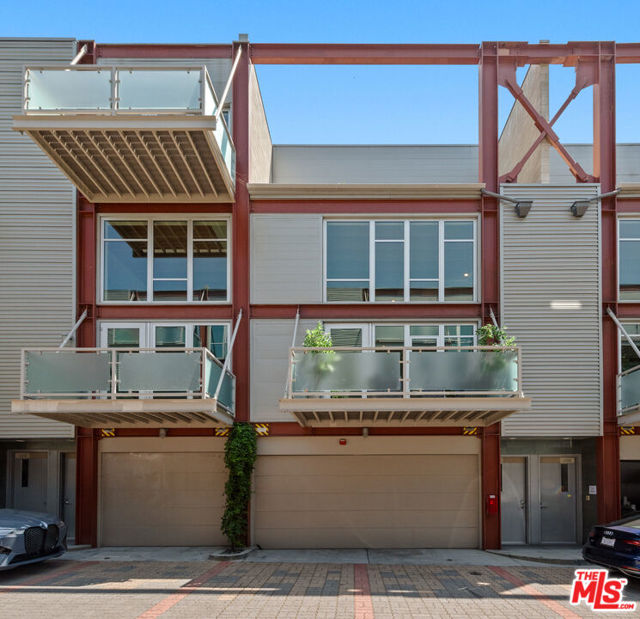 3450 Cahuenga Boulevard, Los Angeles, California 90068, 2 Bedrooms Bedrooms, ,1 BathroomBathrooms,Townhouse,For Sale,Cahuenga,24403061