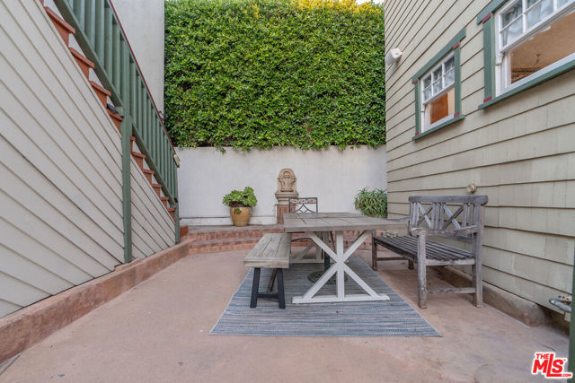 41 Vicente Terrace, Santa Monica CA: https://media.crmls.org/mediaz/57a65b66-7e3e-4345-a9ca-890bcb3ad911.jpg