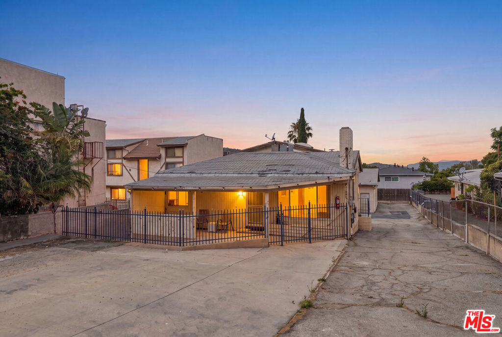 Multifamily at 10139 Hillhaven Avenue