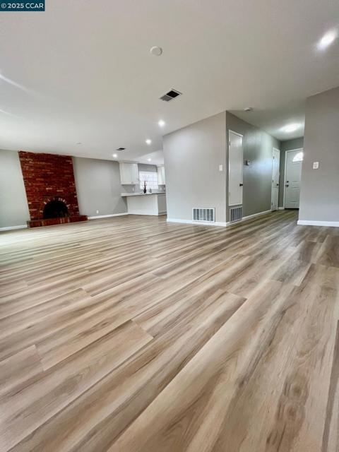 2788 Entrada Cir, Antioch CA: https://media.crmls.org/mediaz/57a6c274-f1e9-497b-ab1f-27d46092f45b.jpg