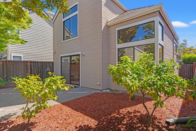 35 Leonard Ct, Alameda CA: https://media.crmls.org/mediaz/57a77265-7842-4159-b3bc-5f3903d03b17.jpg