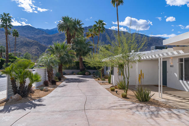 1022 E Mesquite Avenue, Palm Springs CA: https://media.crmls.org/mediaz/57a798e0-3446-4864-a40c-38aa77ee21c9.jpg