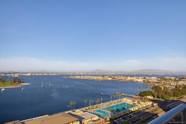 1810 Avenida Del Mundo, Coronado CA: https://media.crmls.org/mediaz/57a83de8-f397-44fc-8f3d-5d3c45883a60.jpg