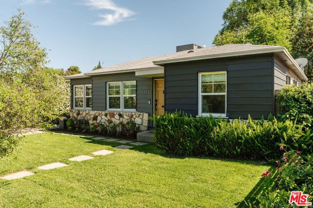 13932 Hamlin Street photo 3