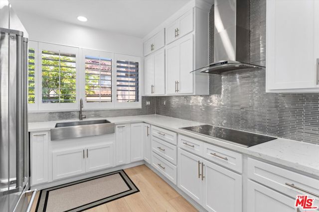 1003 Muirfield Drive, Newport Beach CA: https://media.crmls.org/mediaz/57a89b05-8696-4424-b273-3b06f5a846ee.jpg