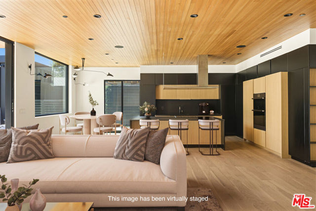 436 N Plymouth Boulevard, Los Angeles CA: https://media.crmls.org/mediaz/57a8b0c7-6b75-4219-9ceb-aa956da23cbb.jpg