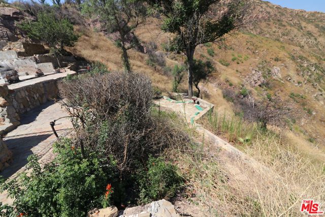 24734 W Saddle Peak Road, Malibu CA: https://media.crmls.org/mediaz/57a8eb0e-793f-41ec-ade9-f44dc1654ea2.jpg
