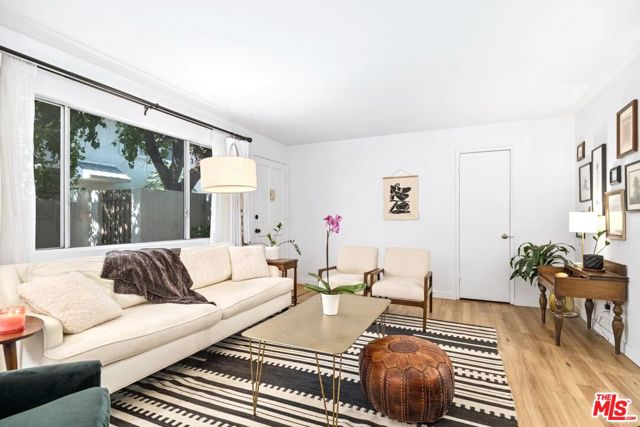 18611 Collins Street, E10 photo 8