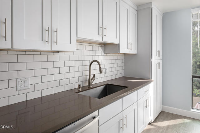 Detail Gallery Image 3 of 30 For 4041 via Marisol #210,  Los Angeles,  CA 90042 - 2 Beds | 2 Baths