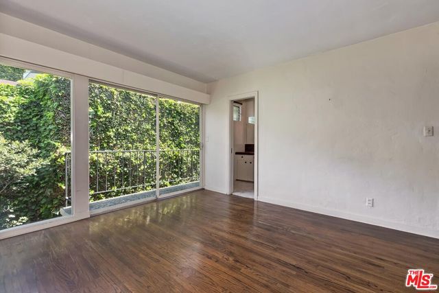 1591 Sunset Plaza Drive, Los Angeles CA: https://media.crmls.org/mediaz/57ab6b2e-2c01-48b8-b43c-804d0796a0ff.jpg