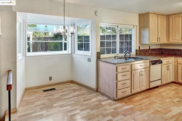 34607 Wells Ave, Fremont CA: https://media.crmls.org/mediaz/57ab70df-5a45-48ee-86a5-721f050a2335.jpg