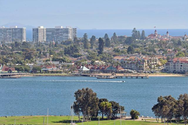 700 Front St, San Diego CA: https://media.crmls.org/mediaz/57abae01-832f-49fc-93a5-4caefcaa4f89.jpg