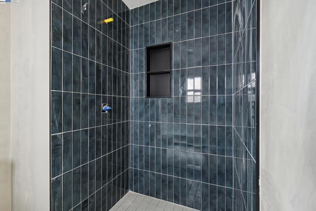 413 Grand St, Alameda CA: https://media.crmls.org/mediaz/57ac08f7-d061-40a6-9b5f-defe825eb89e.jpg