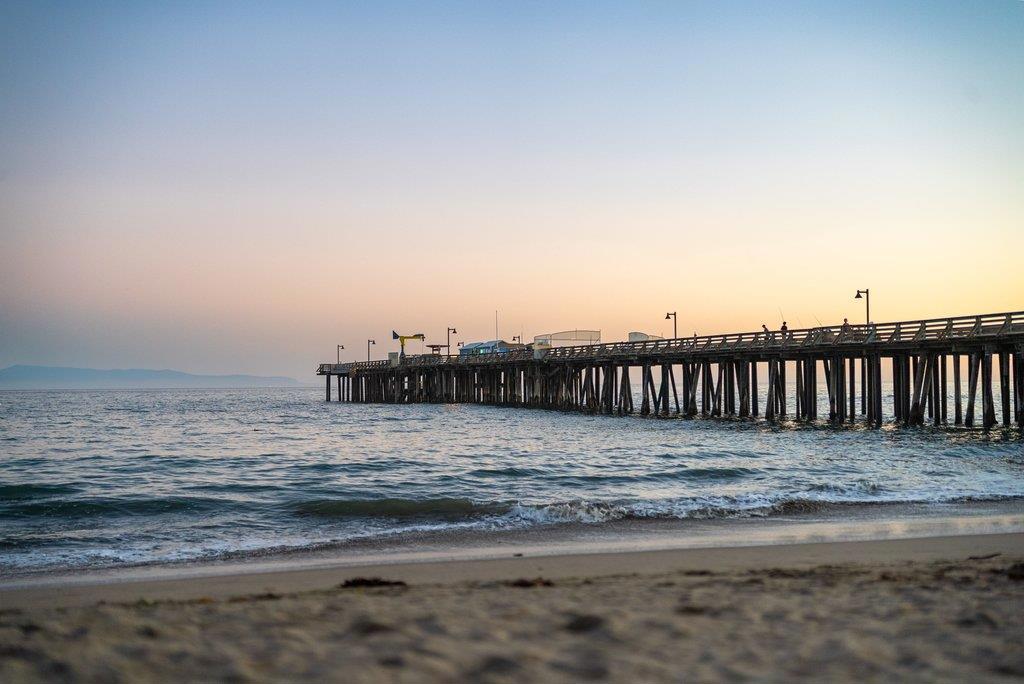 https://media.crmls.org/mediaz/57ac0f83-54d6-49df-8b44-26700a551e65.jpg?preset=X-Large