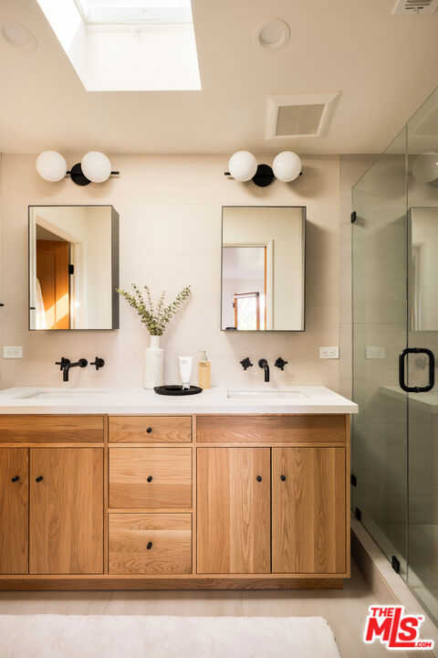4825 Glenalbyn Drive, Los Angeles CA: https://media.crmls.org/mediaz/57ac824f-ef10-4b7a-b77a-34bb1a37a952.jpg
