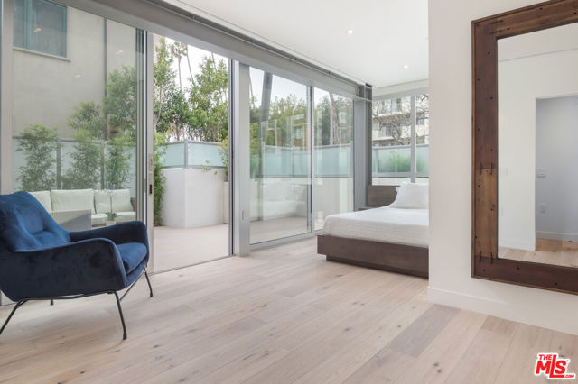 11962 GORHAM Avenue, Los Angeles CA: https://media.crmls.org/mediaz/57aca011-f216-4b7f-a351-e4538ab15cdd.jpg