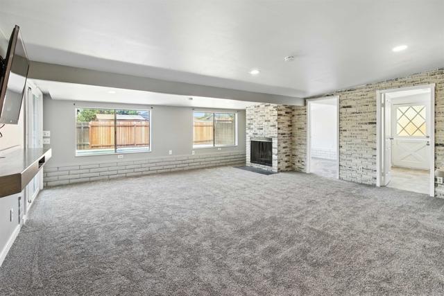 Detail Gallery Image 12 of 17 For 9352 Carlton Hill Blvd, Santee,  CA 92071 - 3 Beds | 2 Baths