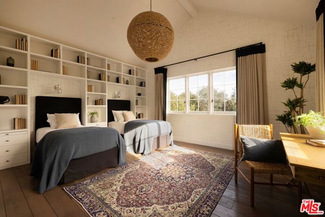 1319 Amalfi Drive, Pacific Palisades CA: https://media.crmls.org/mediaz/57ad196f-250c-49f9-ad28-f4b67ac04419.jpg