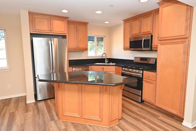 Detail Gallery Image 3 of 44 For 4035 Bluff View Way, Carlsbad,  CA 92008 - 4 Beds | 2/1 Baths