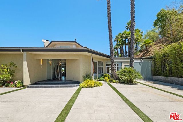 2625 Mar Lu Drive, Los Angeles CA: https://media.crmls.org/mediaz/57adcb5f-5263-4e07-8950-8deec67f32e6.jpg