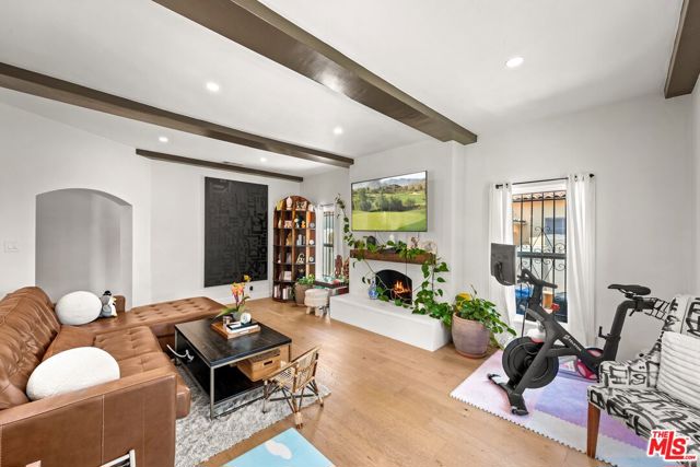 3871 Roxton Avenue, Los Angeles CA: https://media.crmls.org/mediaz/57adff90-464c-4bac-8cd5-ad3805acb04f.jpg