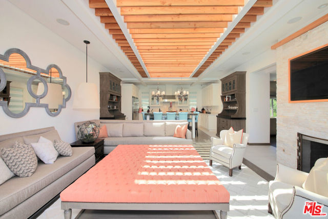 3054 Elvido Drive, Los Angeles CA: https://media.crmls.org/mediaz/57ae86fc-cd08-442e-9ce5-0e0f44ec8951.jpg