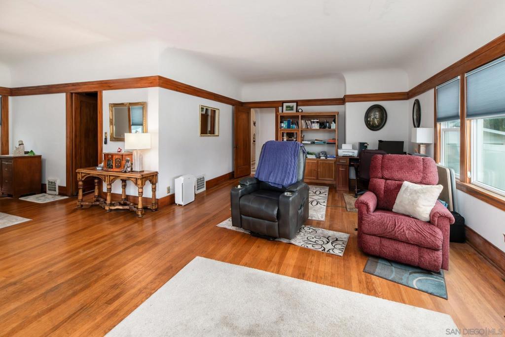 2911 Kalmia St - photo 6
