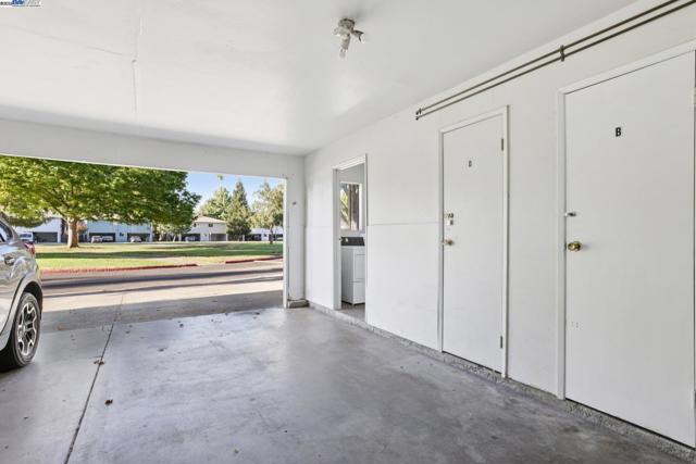 1042 Mohr Ln, Concord CA: https://media.crmls.org/mediaz/57aef5ad-3f2e-4a94-b232-857b7654afac.jpg