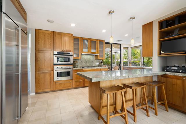 26 Stanford Drive, Rancho Mirage CA: https://media.crmls.org/mediaz/57af7355-9e71-47ba-9bd5-b86e9beeb609.jpg