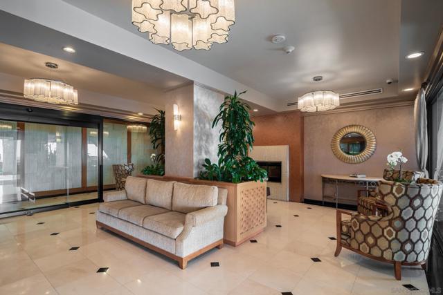 939 Coast Blvd, La Jolla CA: https://media.crmls.org/mediaz/57af9296-5869-4238-ae0c-ed9edd7d7acb.jpg