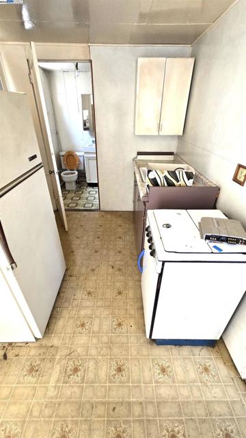 3020 E. 19th st, Oakland CA: https://media.crmls.org/mediaz/57afb513-9f34-4816-8ce2-8b3c766845c7.jpg