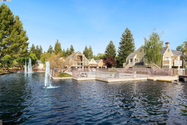 265 Reflections Dr, San Ramon CA: https://media.crmls.org/mediaz/57b0249f-77e0-4b40-bc1b-fb78cb4b560b.jpg