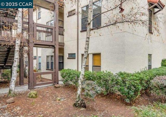 320 N Villa Way, Walnut Creek CA: https://media.crmls.org/mediaz/57b066cc-9d34-45a3-a838-d00f270cc638.jpg