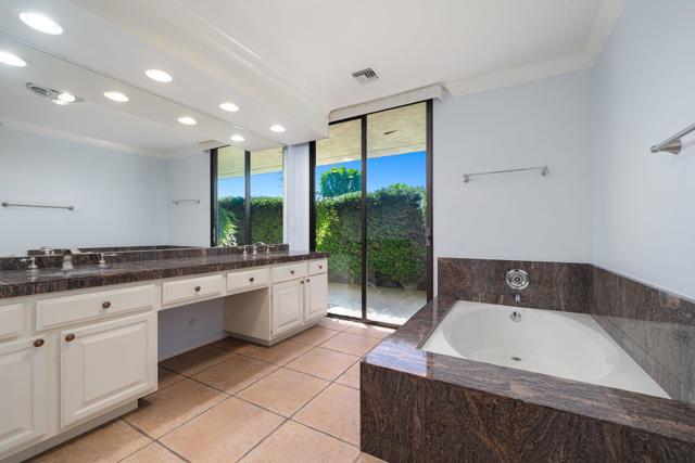 13 Duke Drive, Rancho Mirage CA: https://media.crmls.org/mediaz/57b13dcc-5b2d-40fb-a1f6-8516c4c0a337.jpg