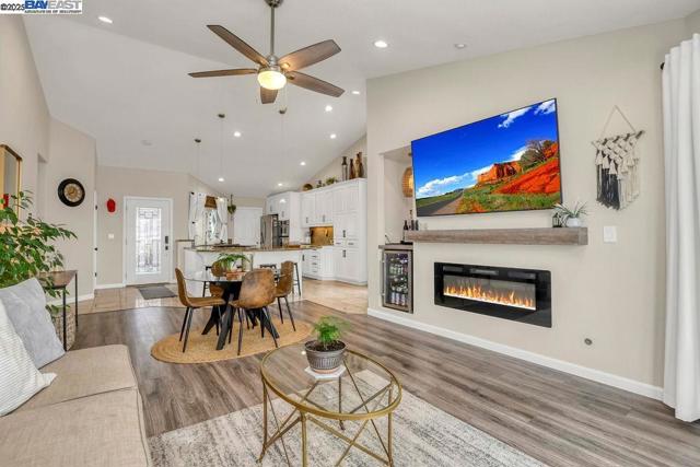 1864 Dune Point Way, Discovery Bay CA: https://media.crmls.org/mediaz/57b13ef3-f85a-4f04-9159-3c3e21f57ef5.jpg