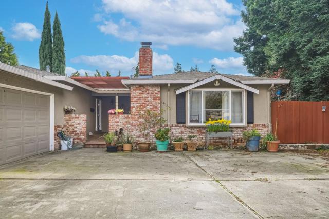 1451 Tyler Park Way, Mountain View CA: https://media.crmls.org/mediaz/57b1682c-1991-4771-89c6-35d5edc59fb0.jpg