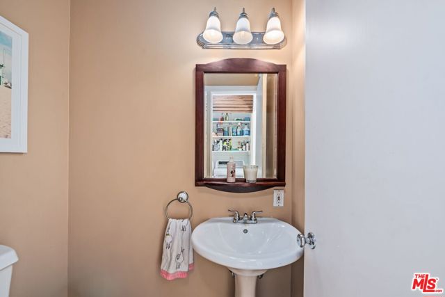 8221 Delgany Avenue, Playa del Rey CA: https://media.crmls.org/mediaz/57b19ed2-d4a7-49f5-9889-b62e5a8670b3.jpg